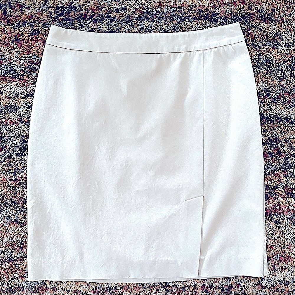 LOFT stretch beige khaki skirt with slit, Sz.8